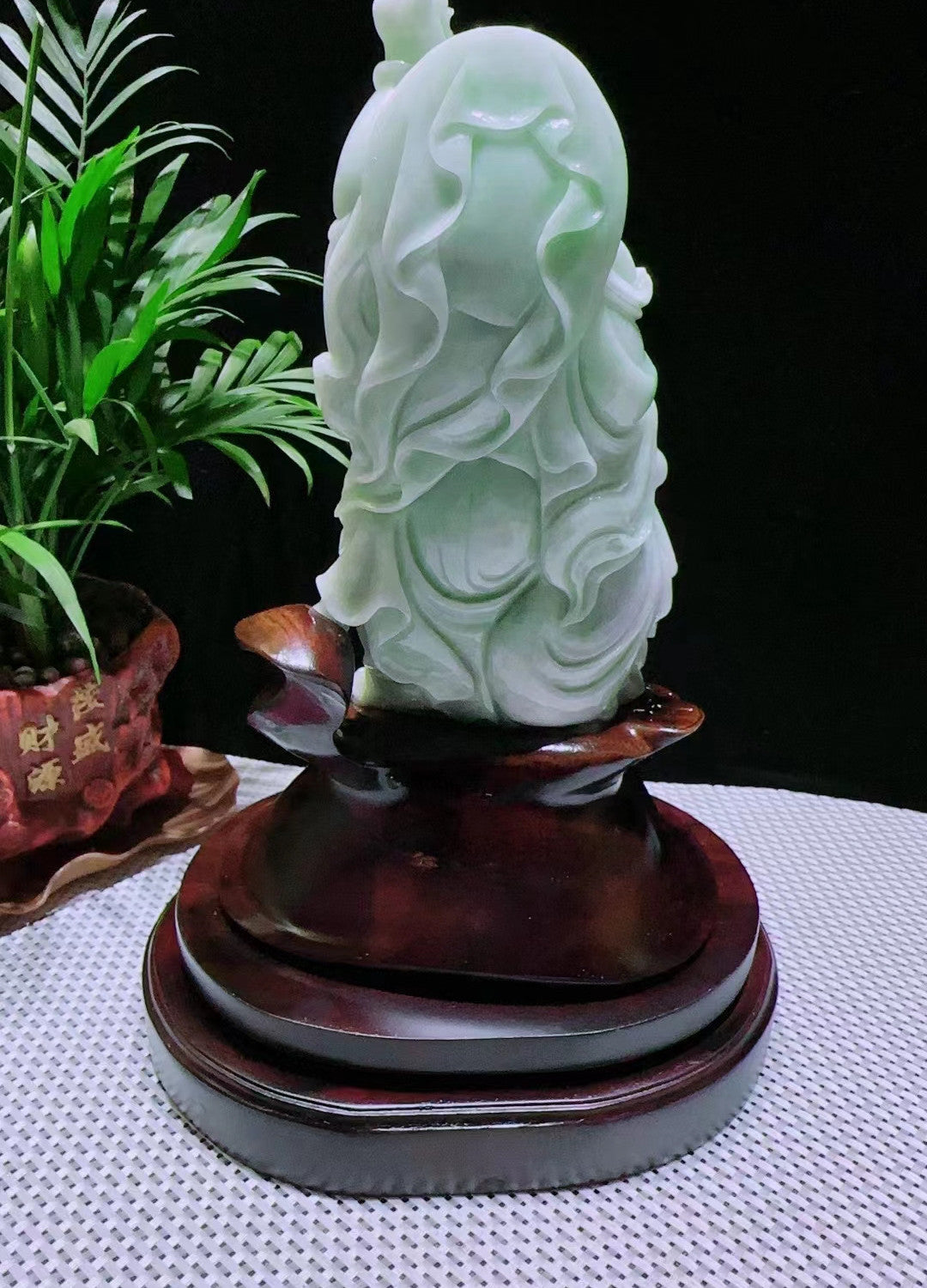 Buddha statuette Maitreya Milefo natural grade A jadeite from Burma, with certificate